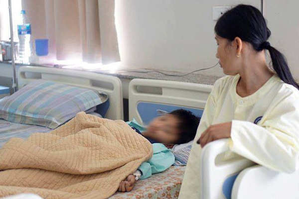 Tre 9-10 tuoi da mac benh chua co thuoc chua vi beo phi hinh anh