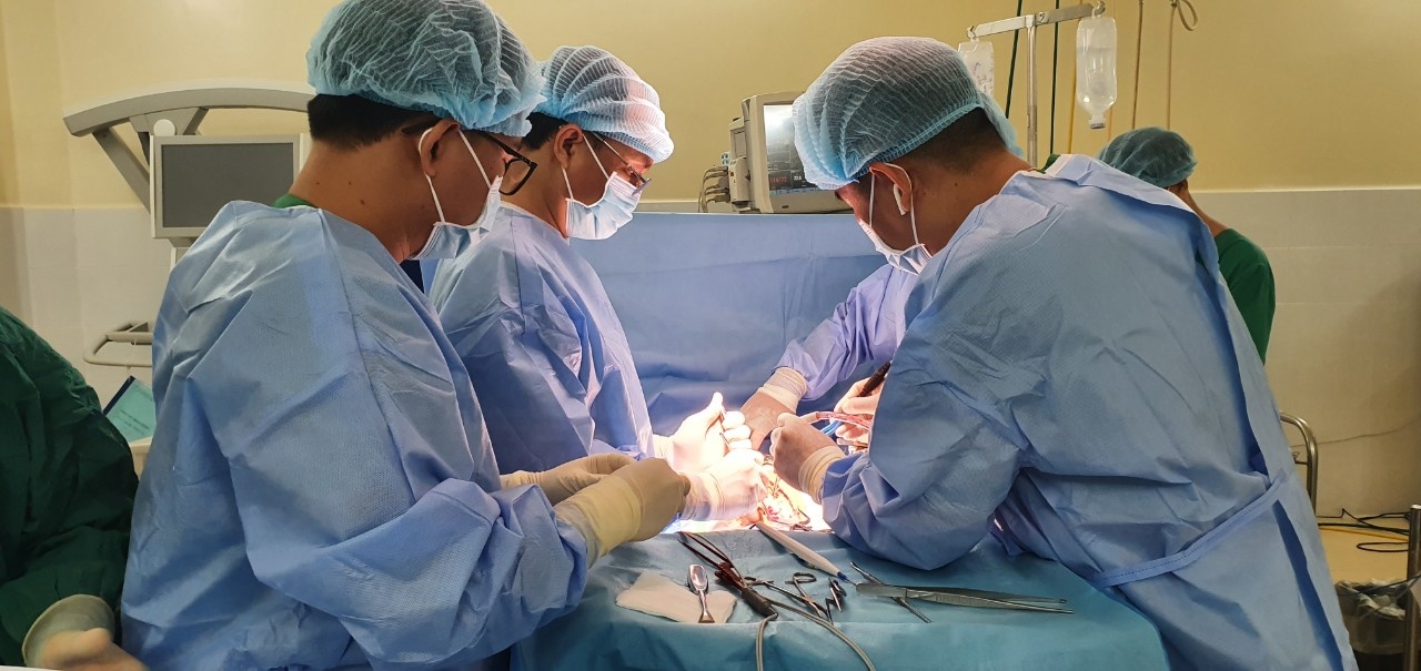ngã xe máy từ cầu vượt ảnh 1 nga xe may tu cau vuot anh 1