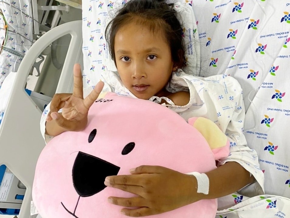 Bac si truc xuyen Tet cuu be gai mac benh co ty le tu vong cao hinh anh