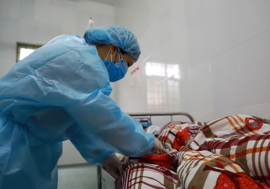 Benh nhan tu vong ngoai vien o Mong Cai am tinh voi nCoV hinh anh