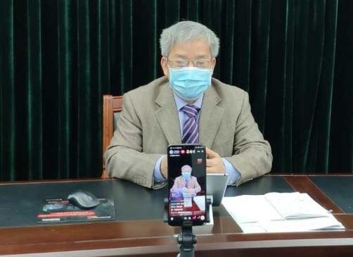 Hieu truong phat truc tiep tren mang nhac nho sinh vien ve nCoV hinh anh