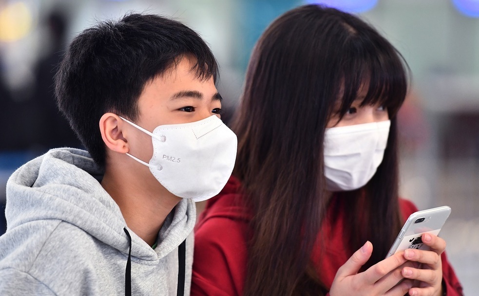 Bo Y te de nghi xu phat nguoi vut khau trang khong dung noi quy dinh hinh anh