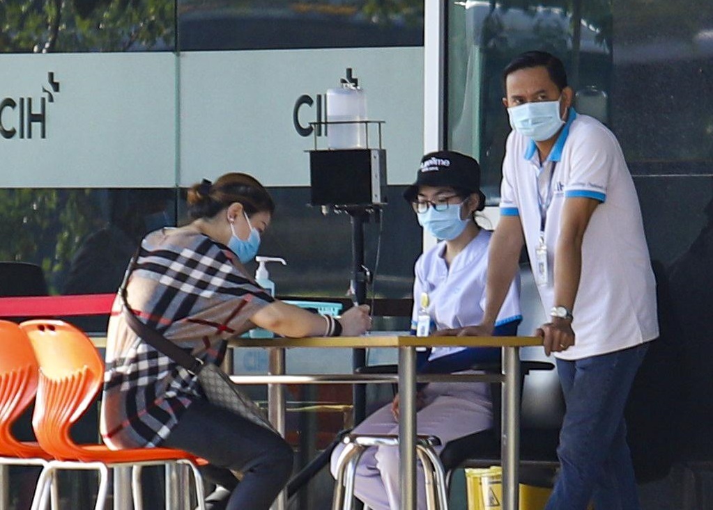 Benh vien Quoc te City tam ngung tiep nhan benh nhan do Covid-19 hinh anh