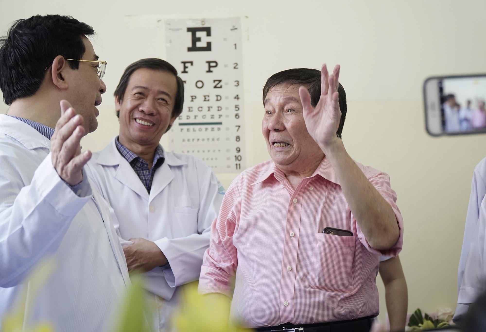 2 benh vien dieu tri cho nguoi nhiem Covid-19 duoc thuong 150 trieu hinh anh