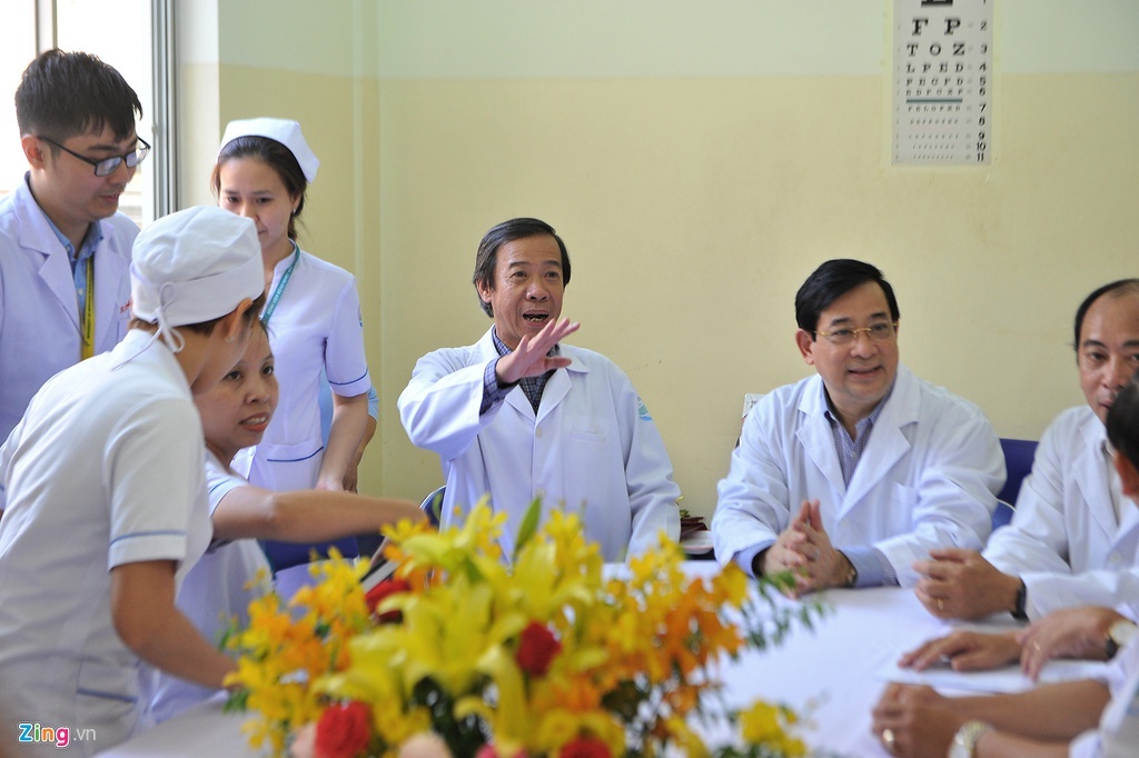 bac si dieu tri benh nhan Covid-19 anh 2