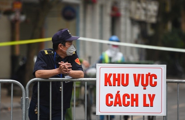 Co so tham my, vat ly tri lieu o TP.HCM ngung hoat dong hinh anh