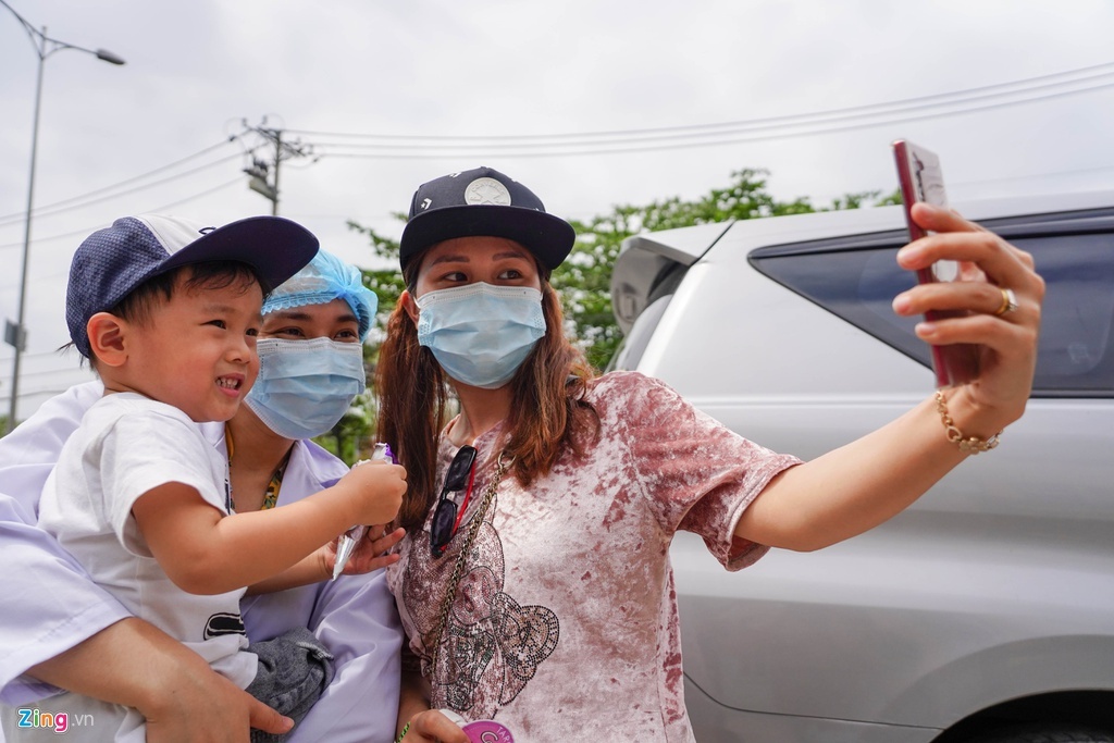 nguoi hoan thanh cach ly anh 1