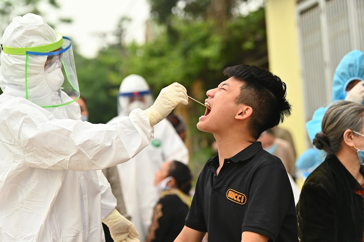 nguy co dich khi nghi le anh 2