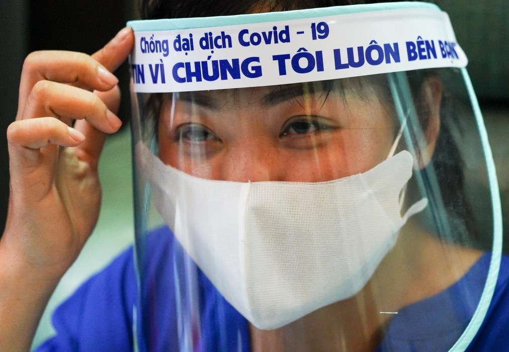 Khong co ca mac moi, 320 nguoi nghi nhiem dang cach ly tai benh vien hinh anh