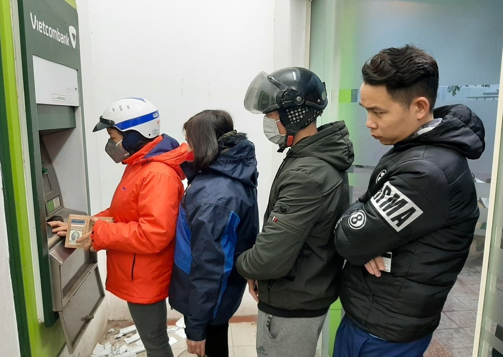 Canh bao nguy co tiem an lay nhiem SARS-CoV-2 tai cay ATM hinh anh