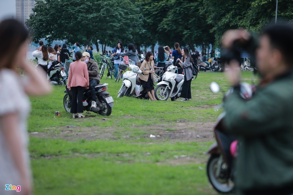 nguy co dich khi nghi le anh 1