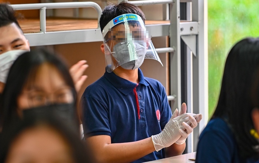 Nguy co can thi, moi mat khi hoc sinh deo non che giot ban lien tuc hinh anh