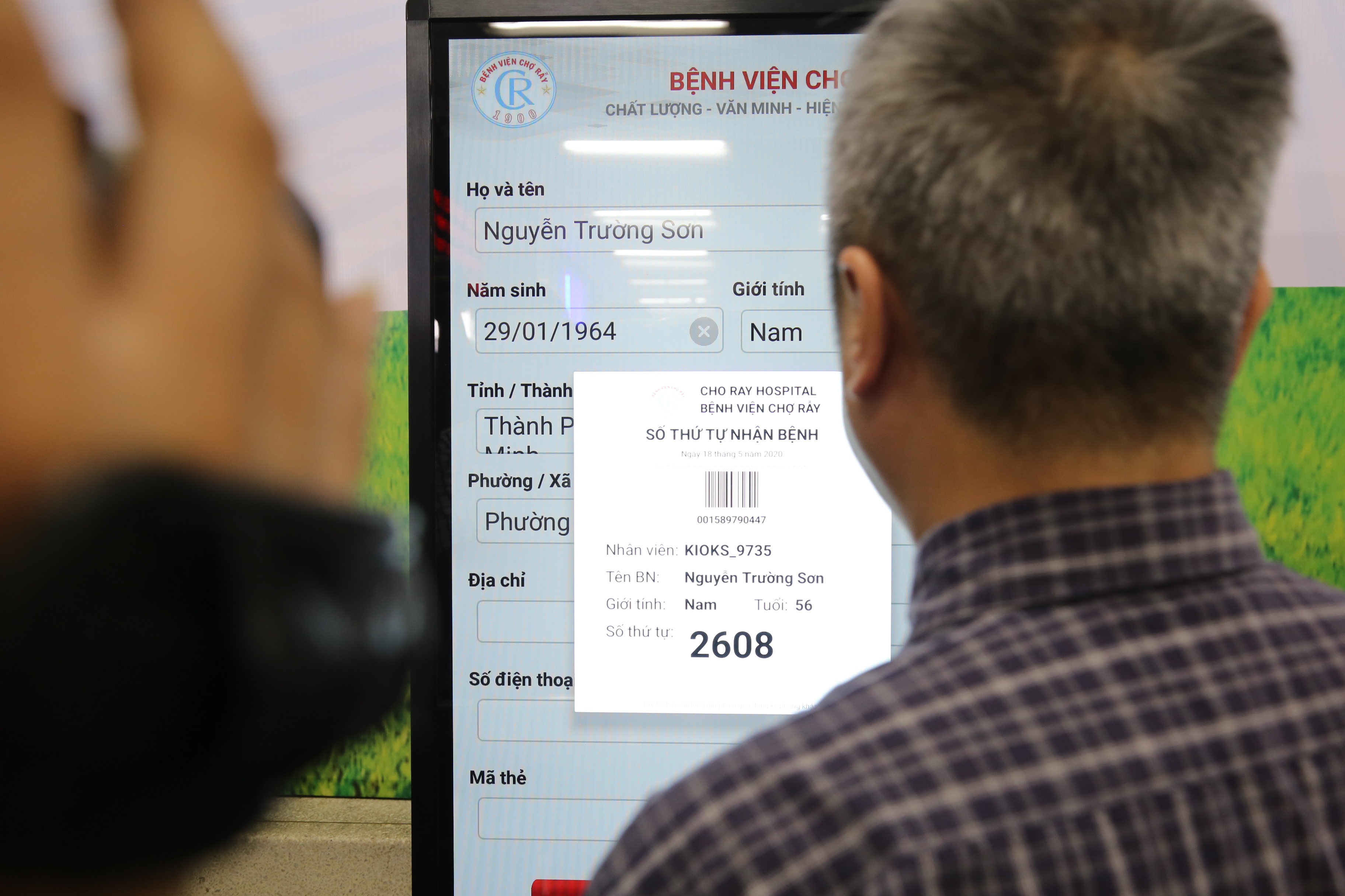 Tu 18/5, nguoi kham tai BV Cho Ray khong can dung tien mat hinh anh