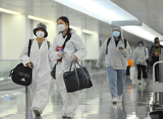 Viet Nam vuot moc 400 nguoi mac Covid-19 hinh anh