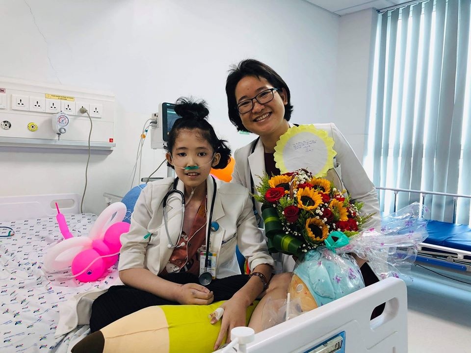 be ung thu xuong lam bac si anh 2