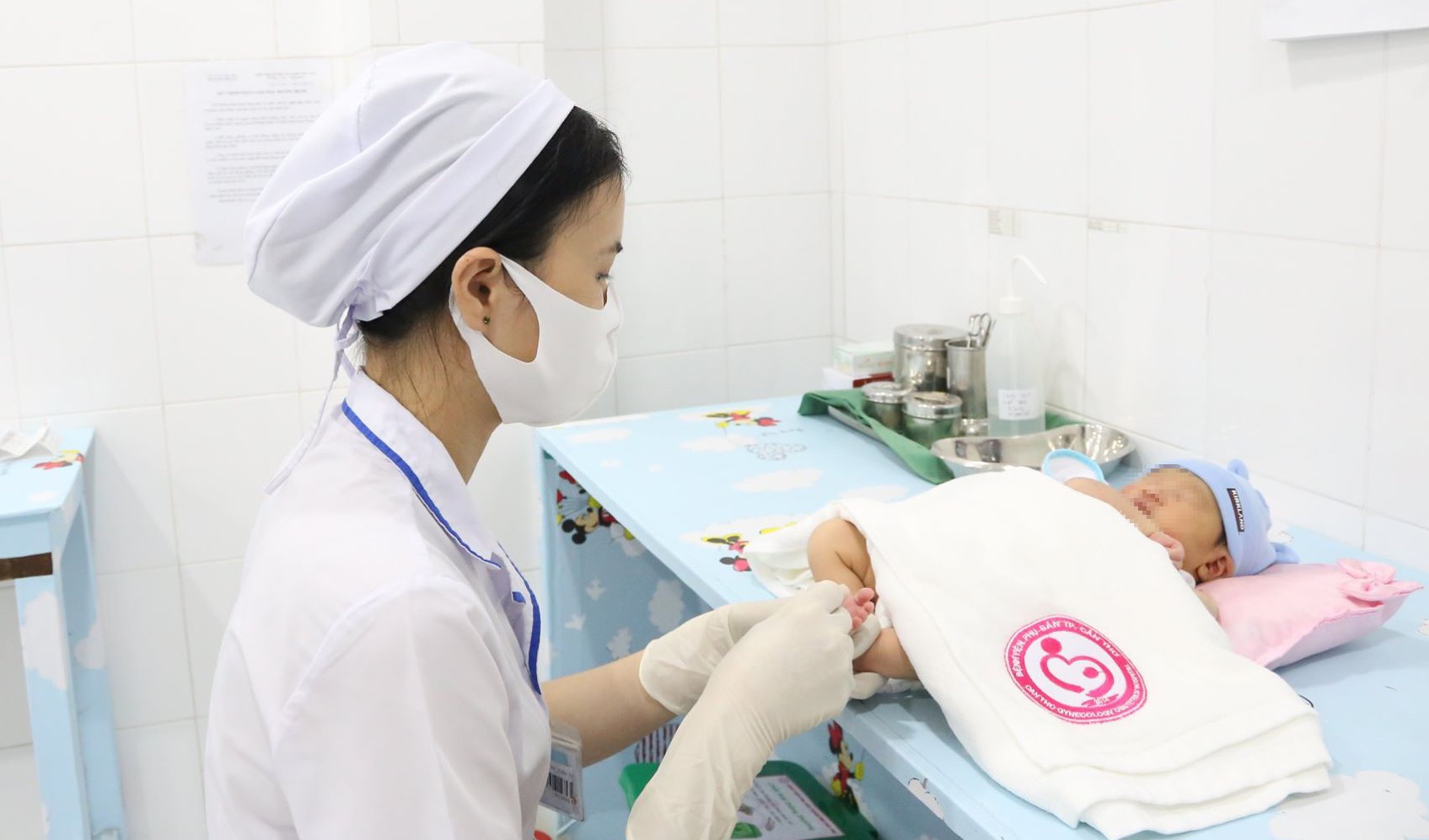 bé sơ sinh mắc suy giáp bẩm sinh ảnh 1 be so sinh mac suy giap bam sinh anh 1