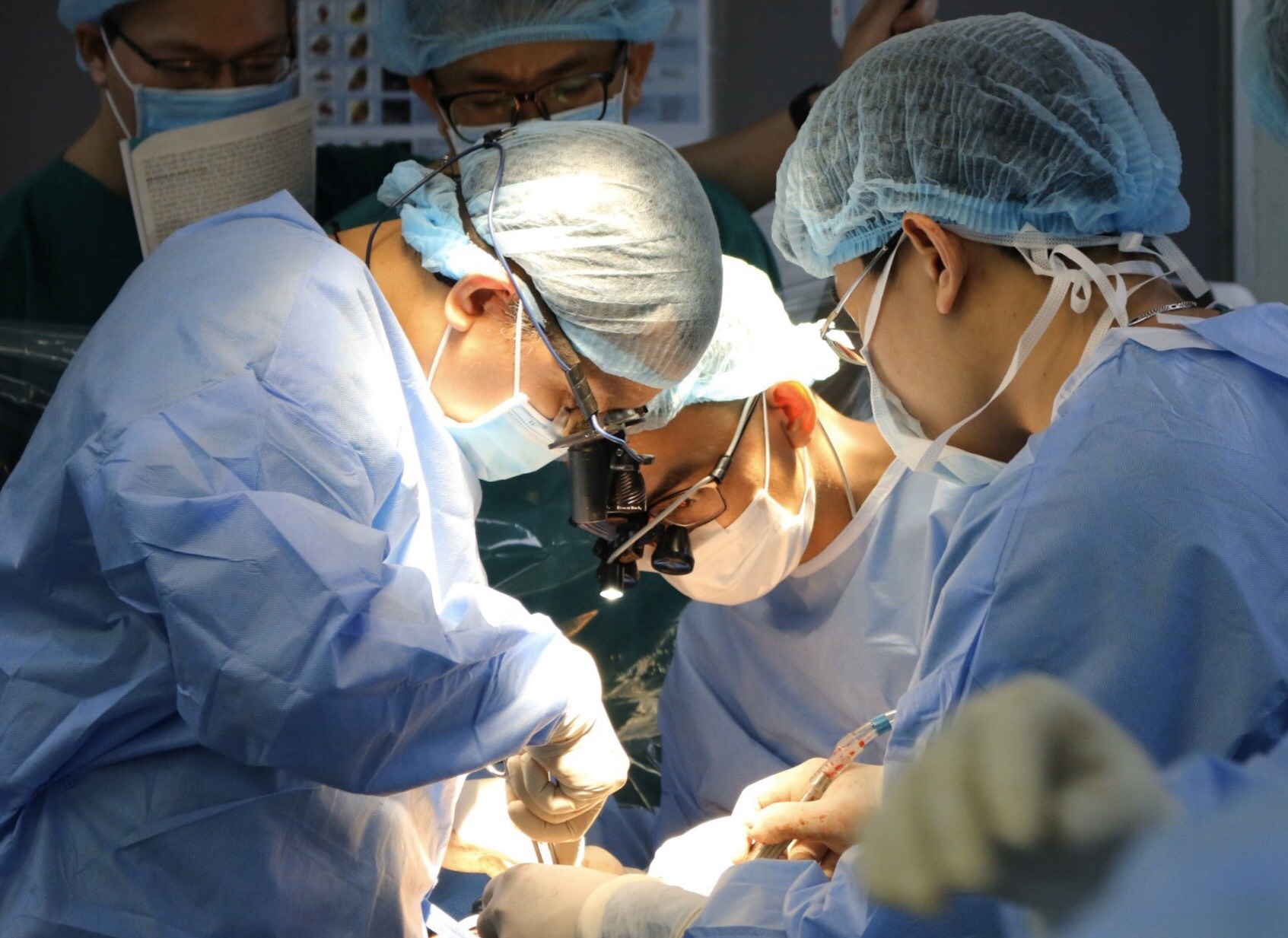 ca ghep tim xuyen Viet tai TP.HCM anh 1