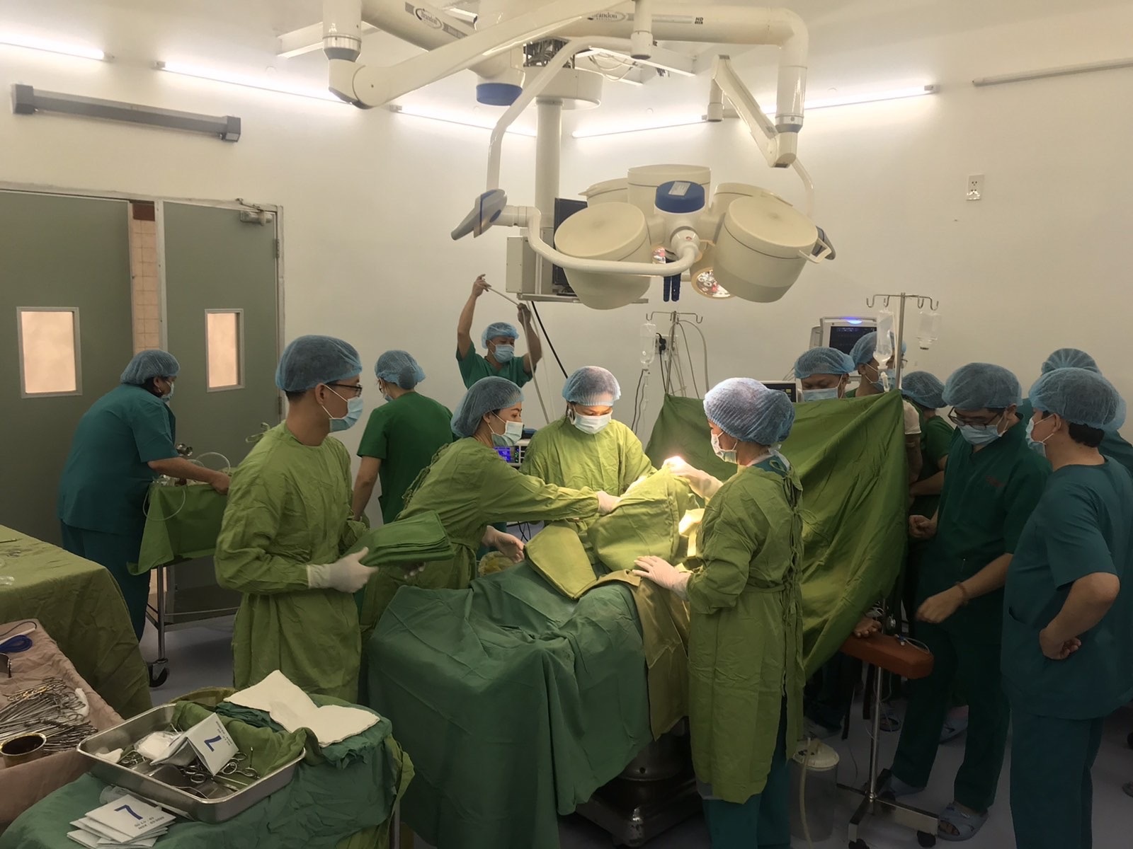 cuu thai phu bi nhau tien dao anh 1