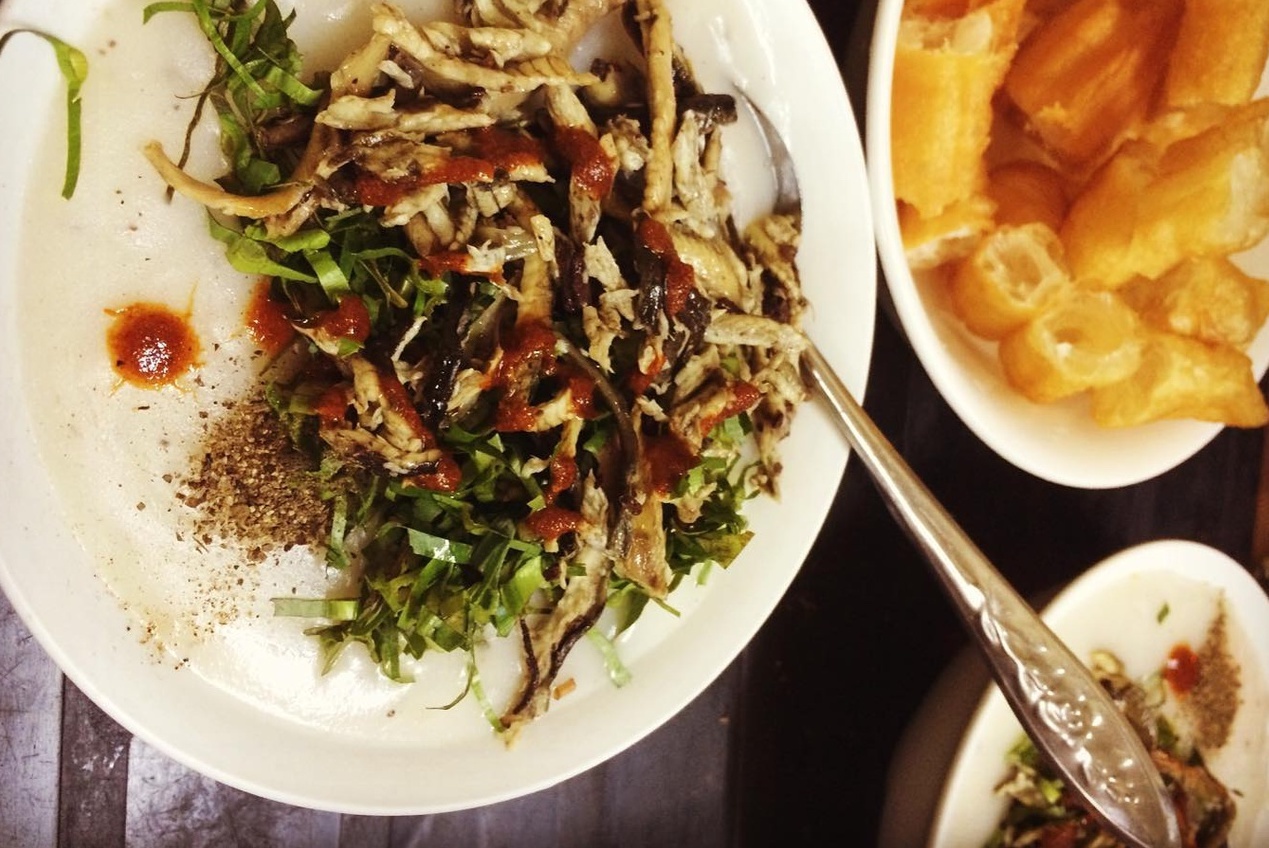 Be 8 thang tuoi suyt chet do manh xuong trong chao luon hinh anh