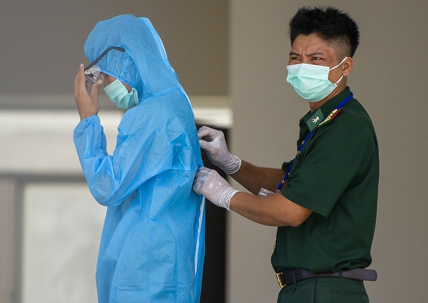 Them 3 benh nhan mac Covid-19 duoc cach ly ngay khi nhap canh hinh anh