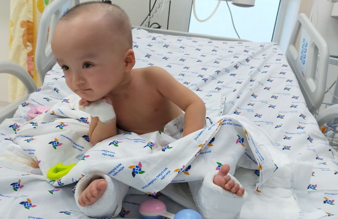 Truc Nhi va Dieu Nhi tu ngoi day hinh anh