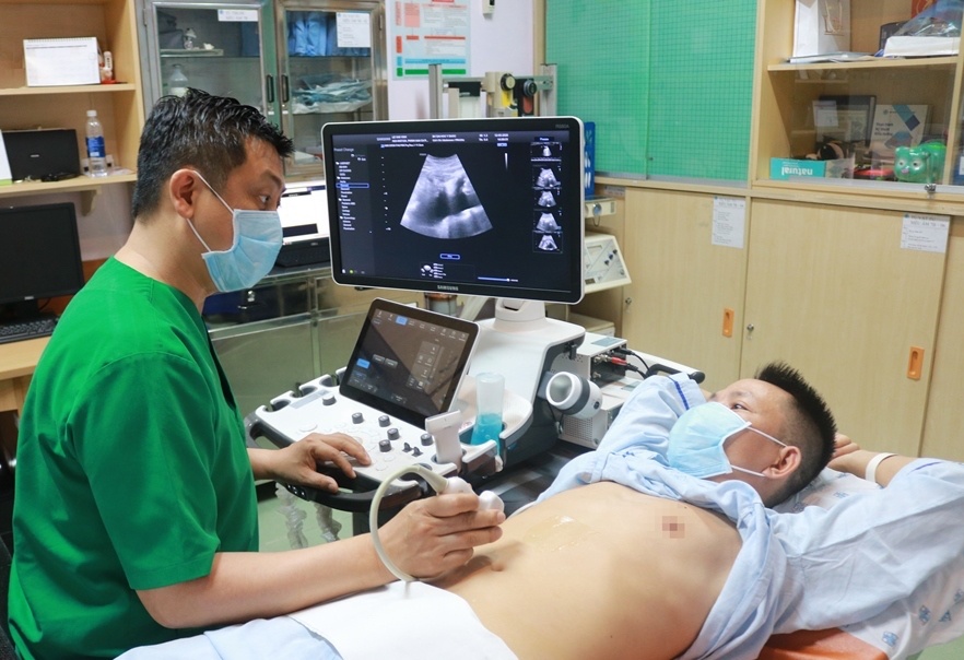 Cuu nguoi dan ong mac benh hiem, tien luong tu vong 80% hinh anh