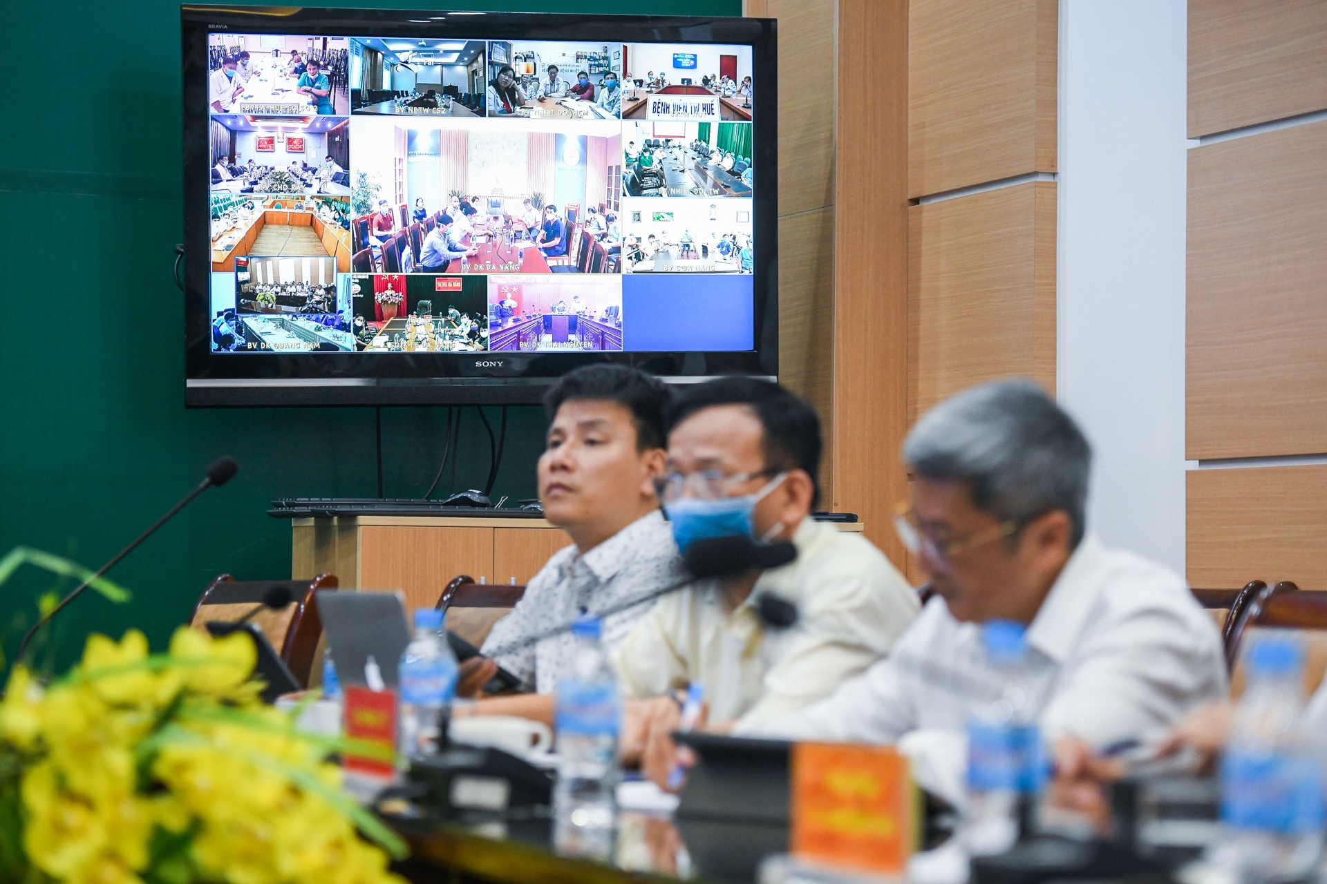 15 benh nhan mac Covid-19 tien luong nang hinh anh