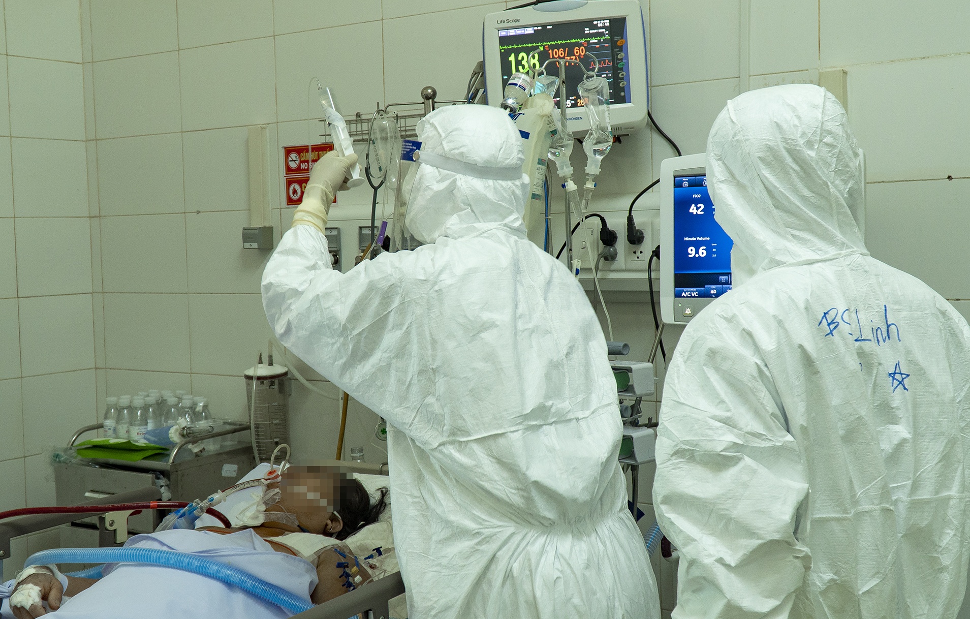 18 benh nhan Covid-19 tien luong nang hinh anh