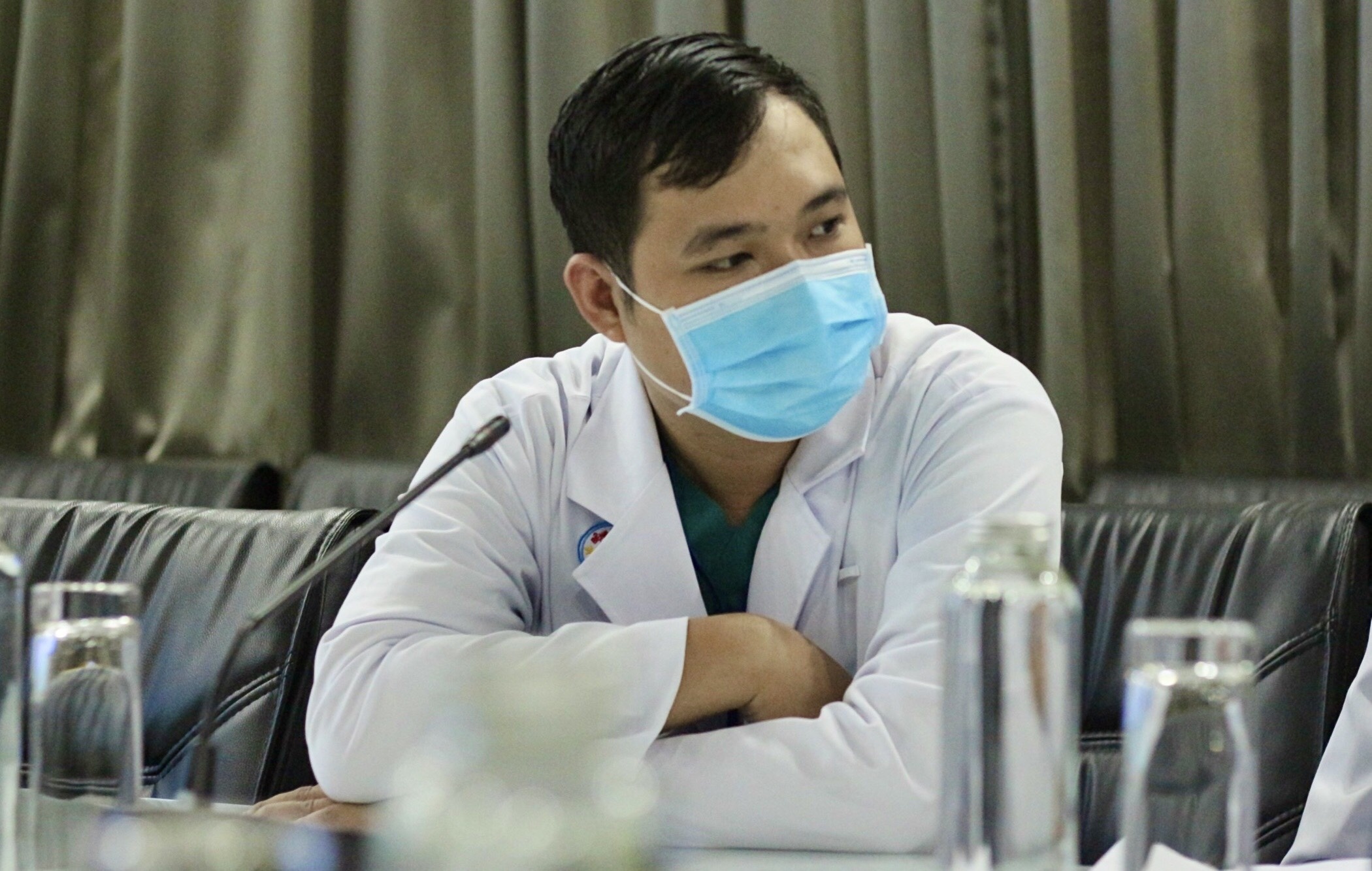 nguoi dan ong bi ran ho mang can anh 2