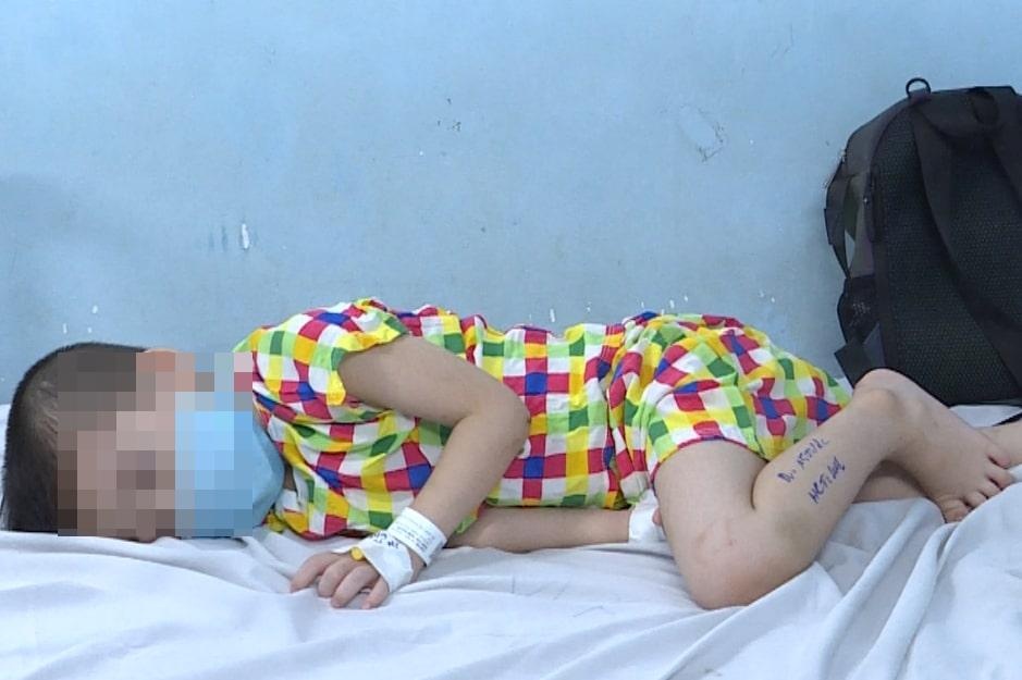26 tre bi ngo doc thuc pham tai chua Ky Quang 2 hinh anh
