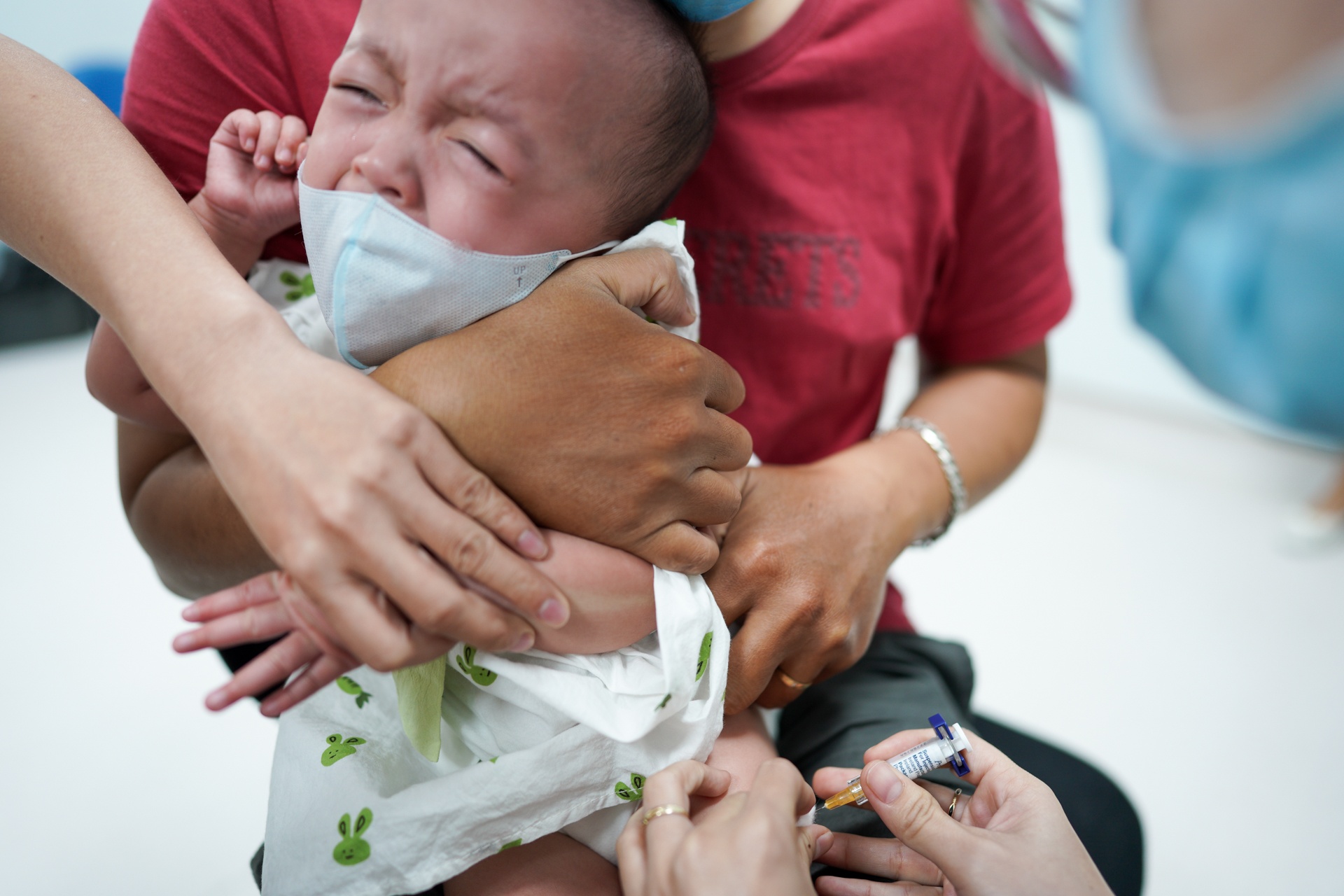 Song Nhi duoc tiem chung, chuan bi xuat vien hinh anh