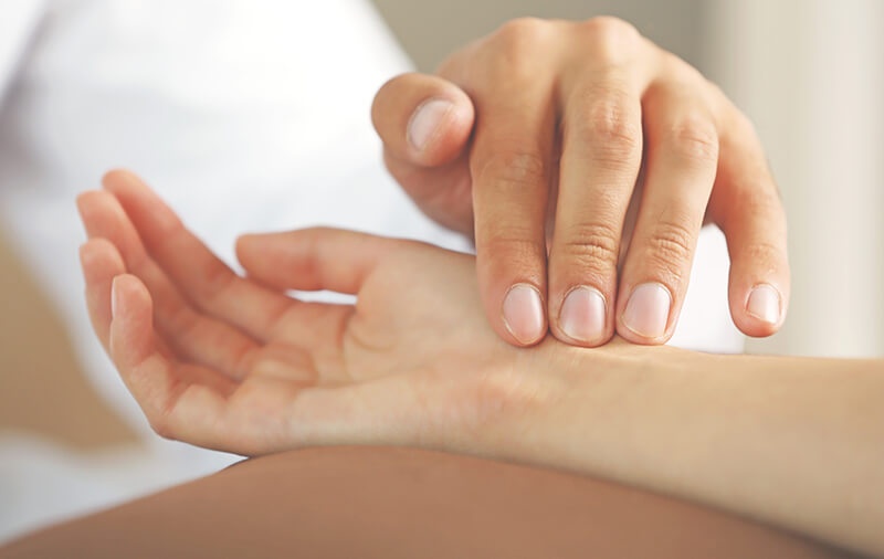 Phong kham Dong y o TP.HCM bi phat gan 100 trieu dong hinh anh