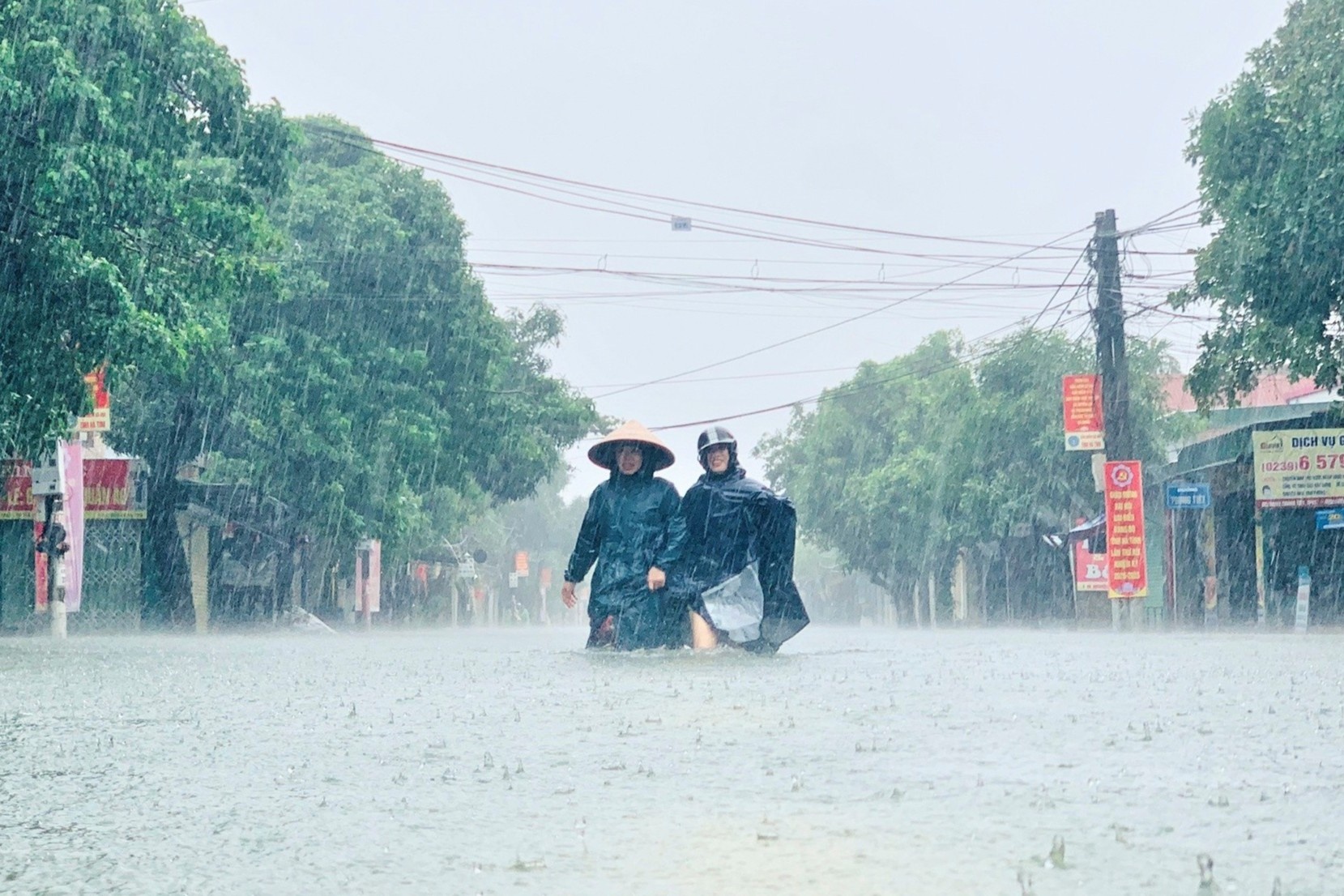 Bo Y te gui hon 4 trieu vien khu khuan nuoc vao vung lu hinh anh