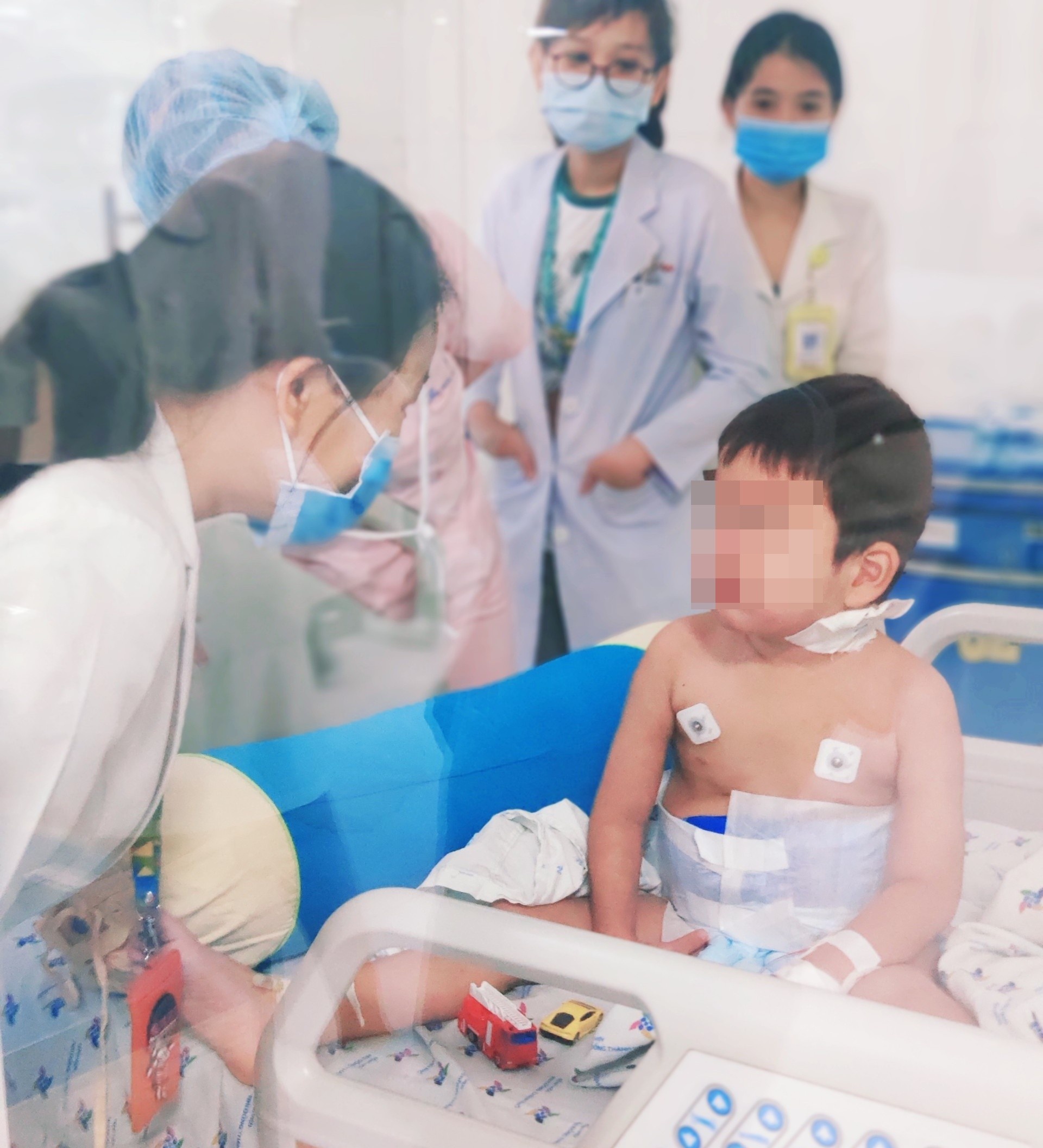 be trai mac benh mau an mau anh 1