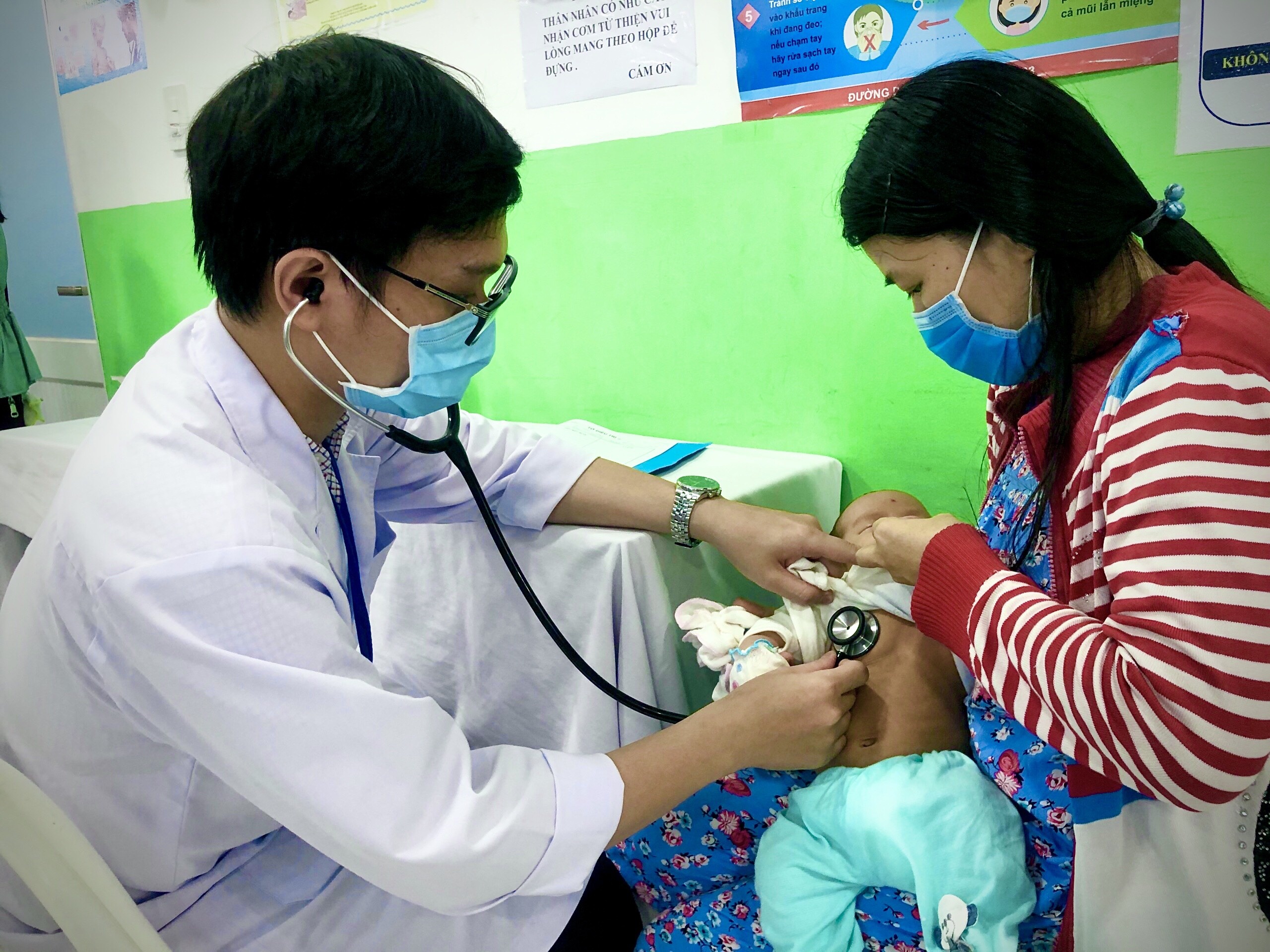 Tre mac benh ho hap o TP.HCM tang ky luc hinh anh