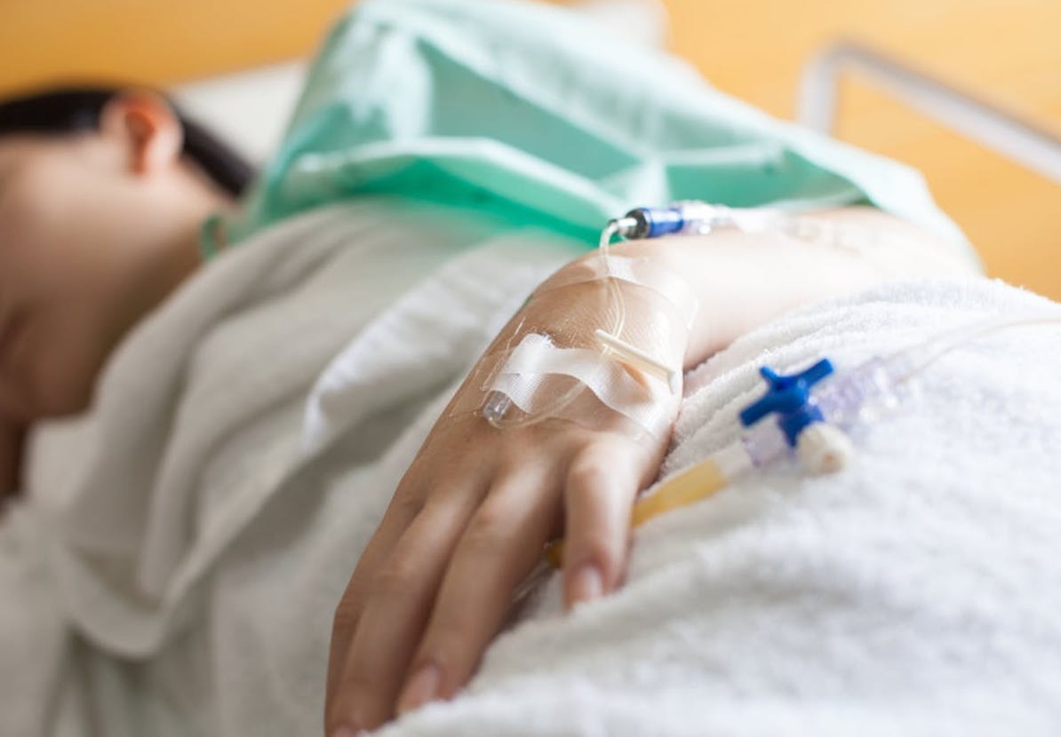 3 cha con nguy kich do chay may phat dien trong nha hinh anh