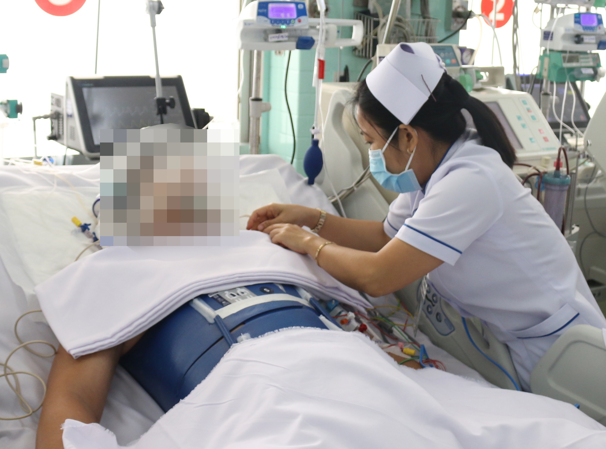 hạ thân nhiệt cứu bệnh nhân bị điện giật
 ảnh 1 ha than nhiet cuu benh nhan bi dien giat anh 1