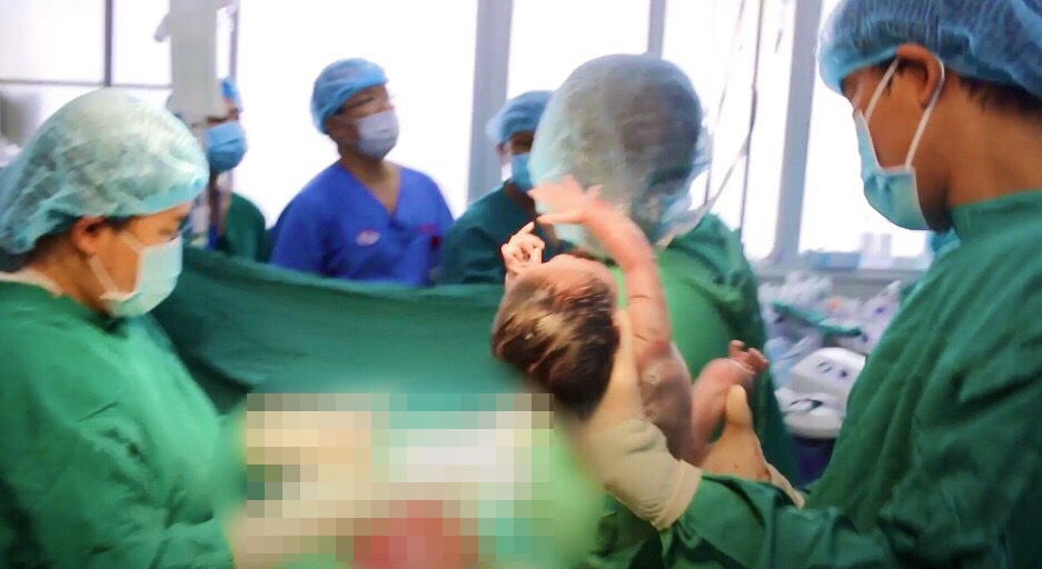 'Me se giu con den cung' hinh anh