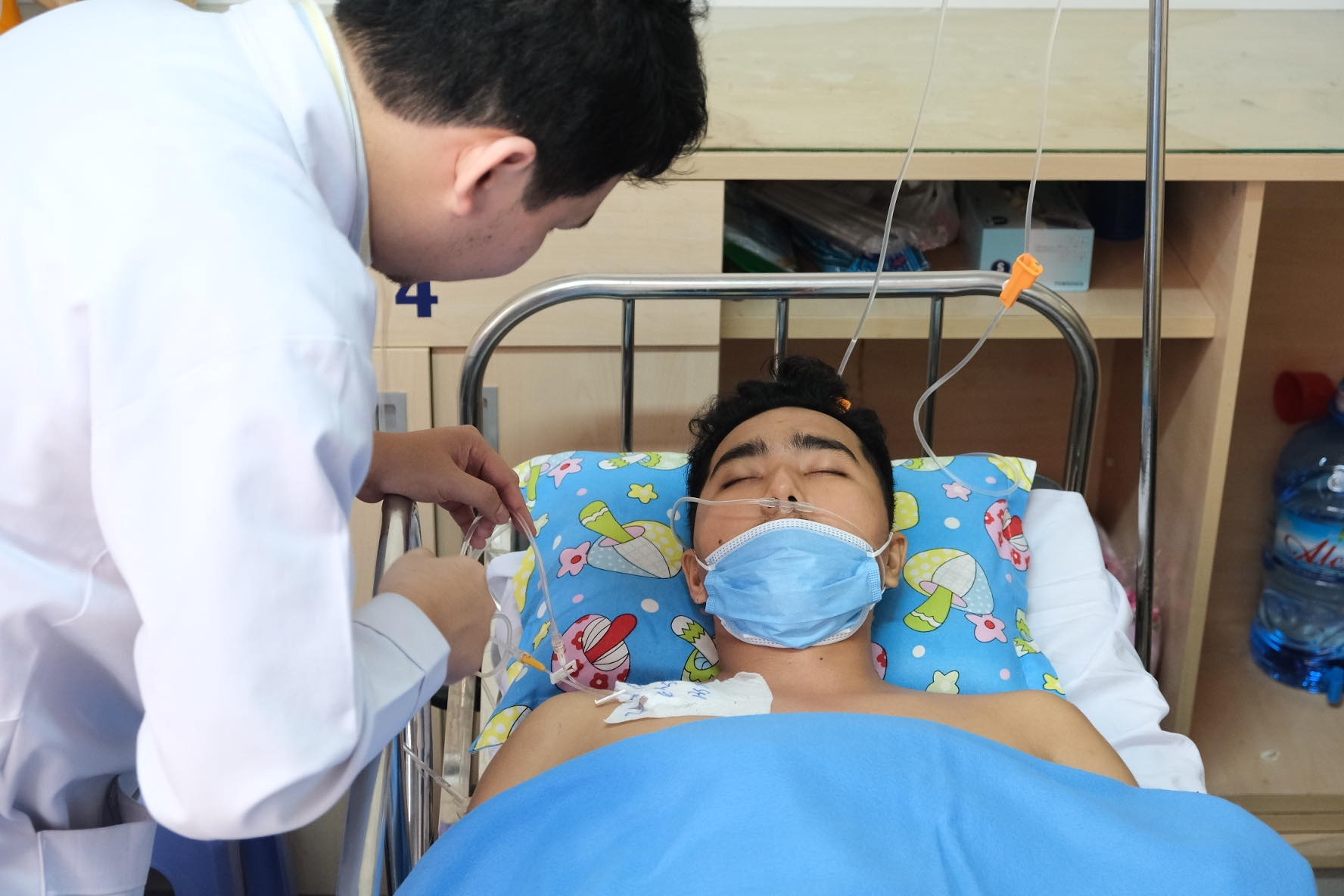 thầy giáo Danh Văn mắc bệnh hiếm ảnh 1 thay giao Danh Van mac benh hiem anh 1