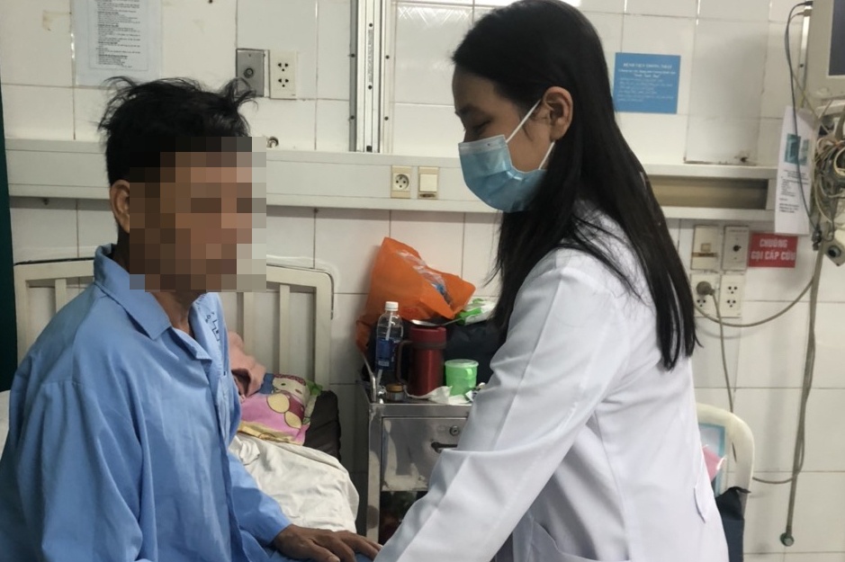 bệnh nhân đột quỵ ở sân bay ảnh 1 benh nhan dot quy o san bay anh 1