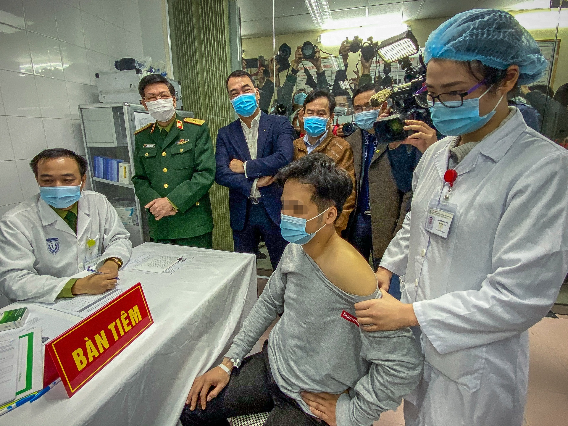 Them 3 nguoi duoc tiem vaccine Covid-19 cua Viet Nam voi lieu cao hon hinh anh