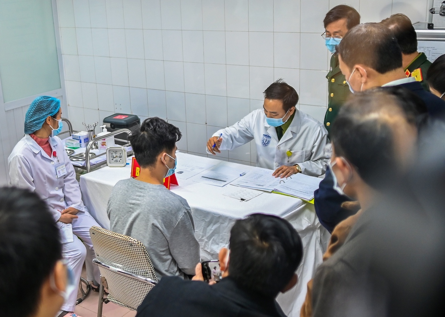 Nhieu nguoi tiem co phan ung nhe voi vaccine Covid-19 cua Viet Nam hinh anh