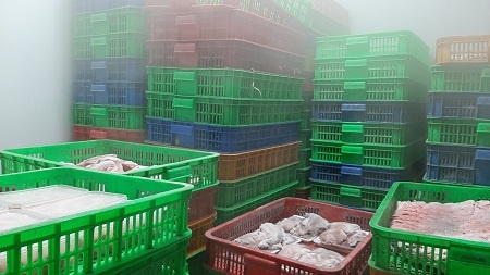 TP.HCM thu giu gan 5.600 kg hai san, thit khong ro xuat xu hinh anh