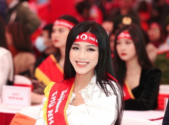 'Ai co suc khoe, dung chan chu tham gia hien mau' hinh anh
