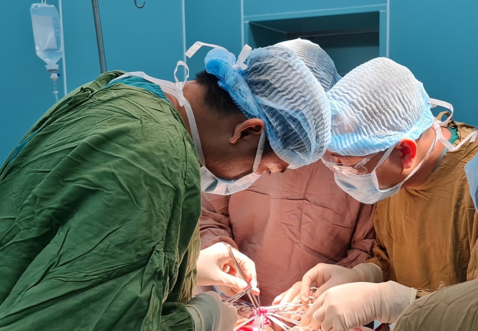 Thanh nien bi vo vat hang sau tai nan giao thong hinh anh