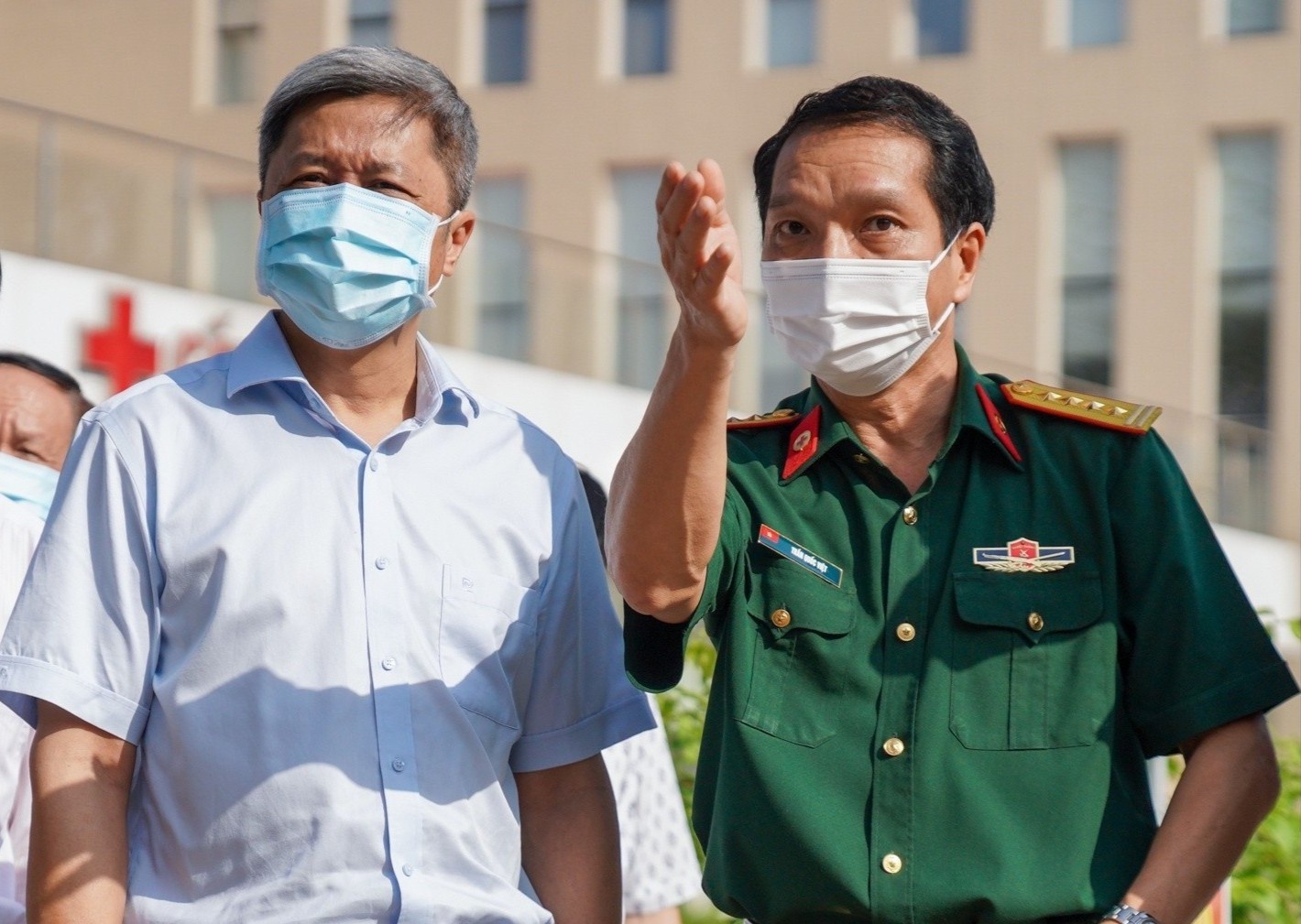 Thu truong Bo Y te kiem tra khu cach ly tai Benh vien Quan Y 175 hinh anh