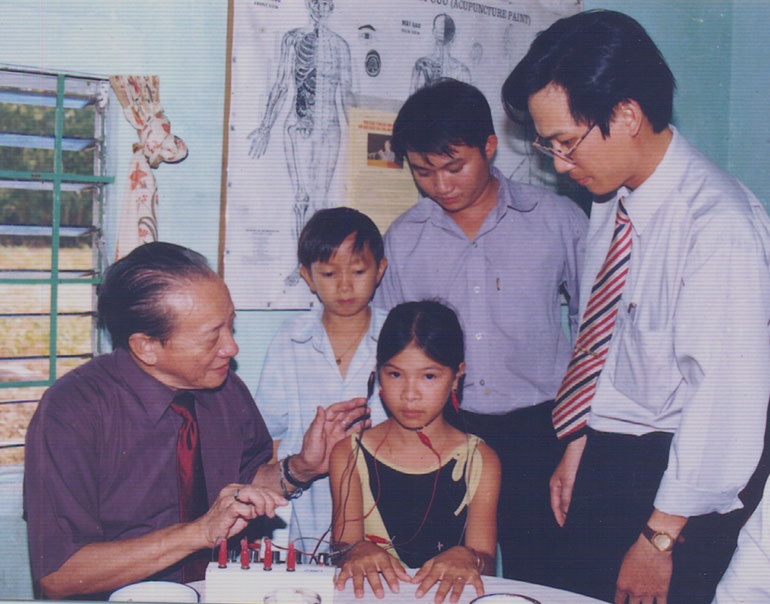giáo sư Nguyễn Tài Thu ảnh 2 giao su Nguyen Tai Thu anh 2