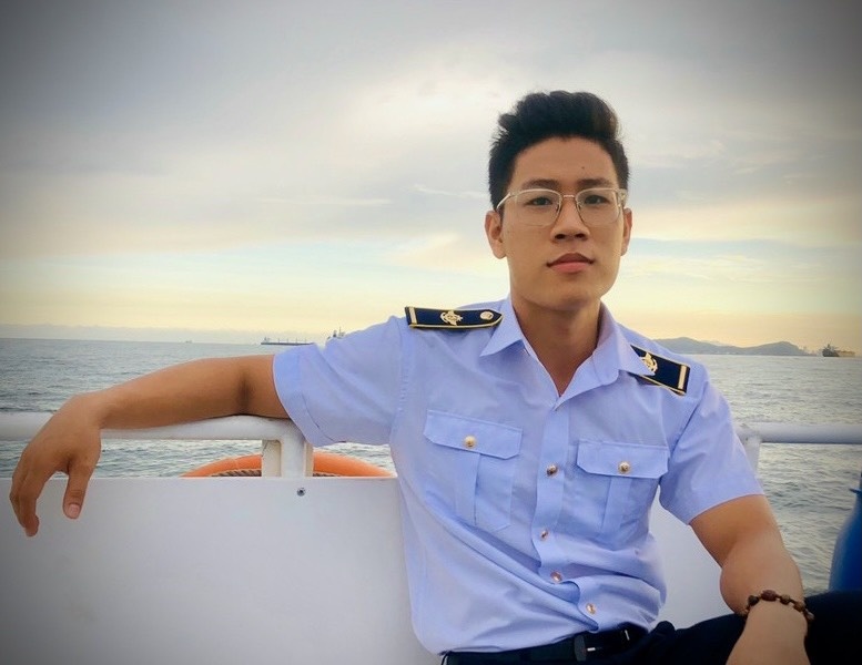 Kiem dich vien 27 tuoi va 365 ngay 'san Covid-19' o Tan Son Nhat hinh anh