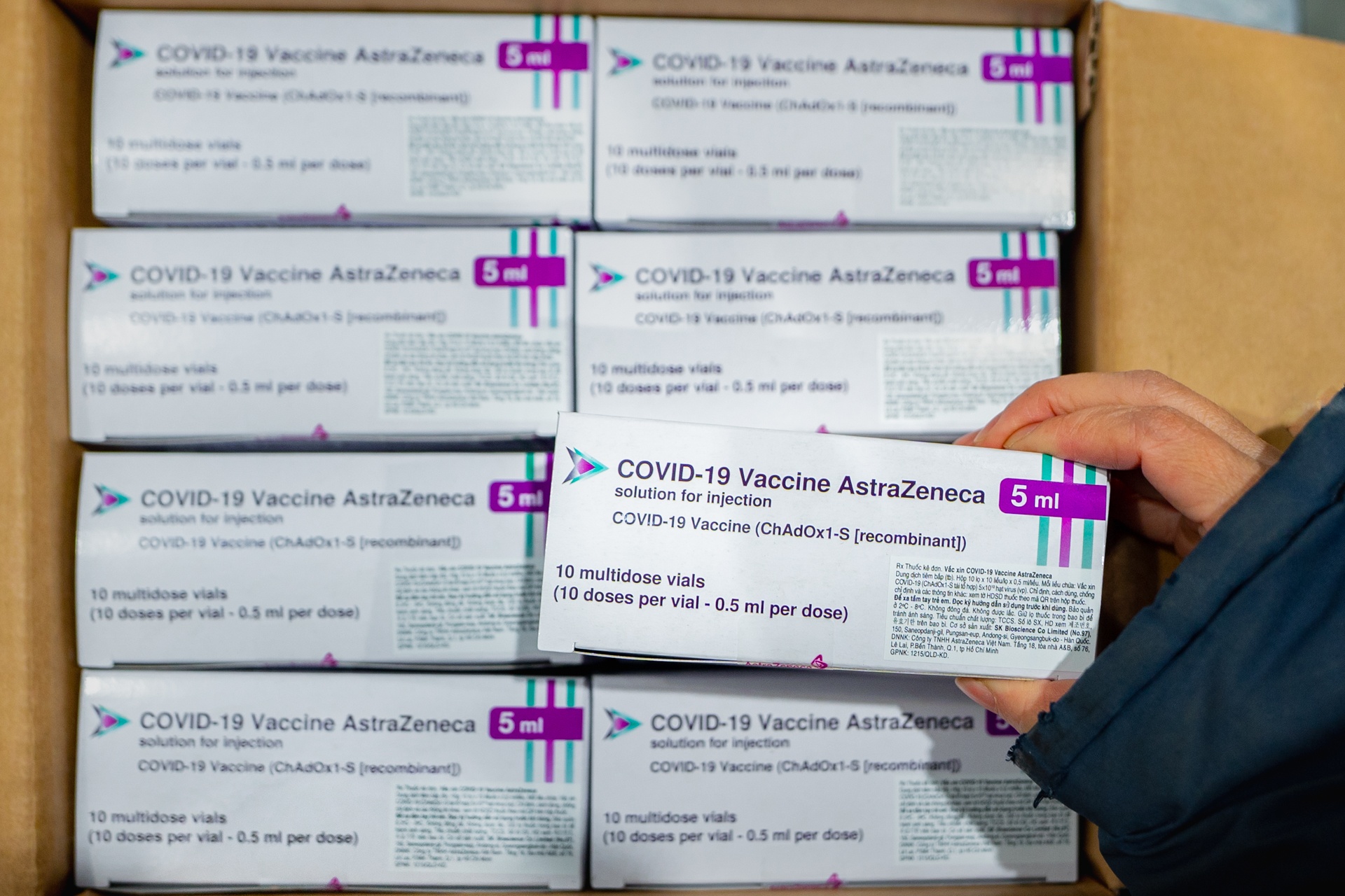 1, 6 trieu lieu vaccine ngua Covid-19 ve Viet Nam anh 1