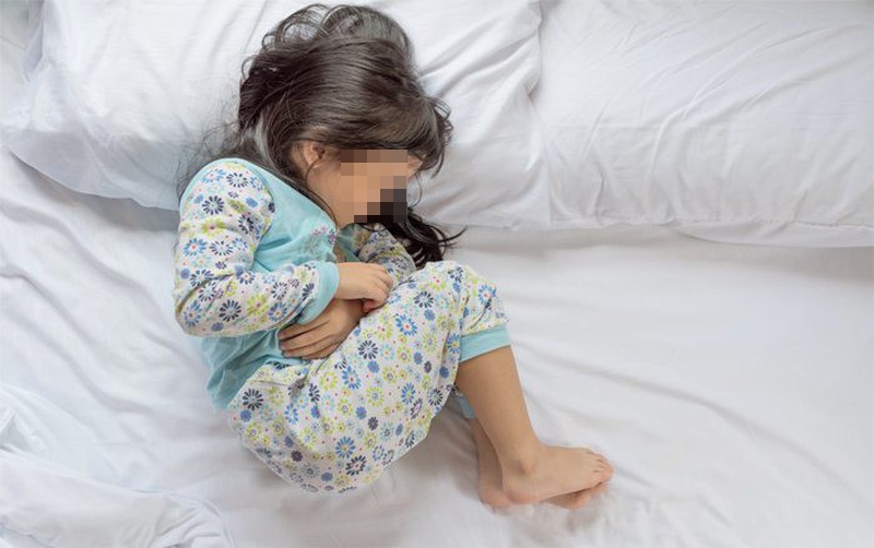 bé gái bị sa niệu đạo  ảnh 1 be gai bi sa nieu dao anh 1